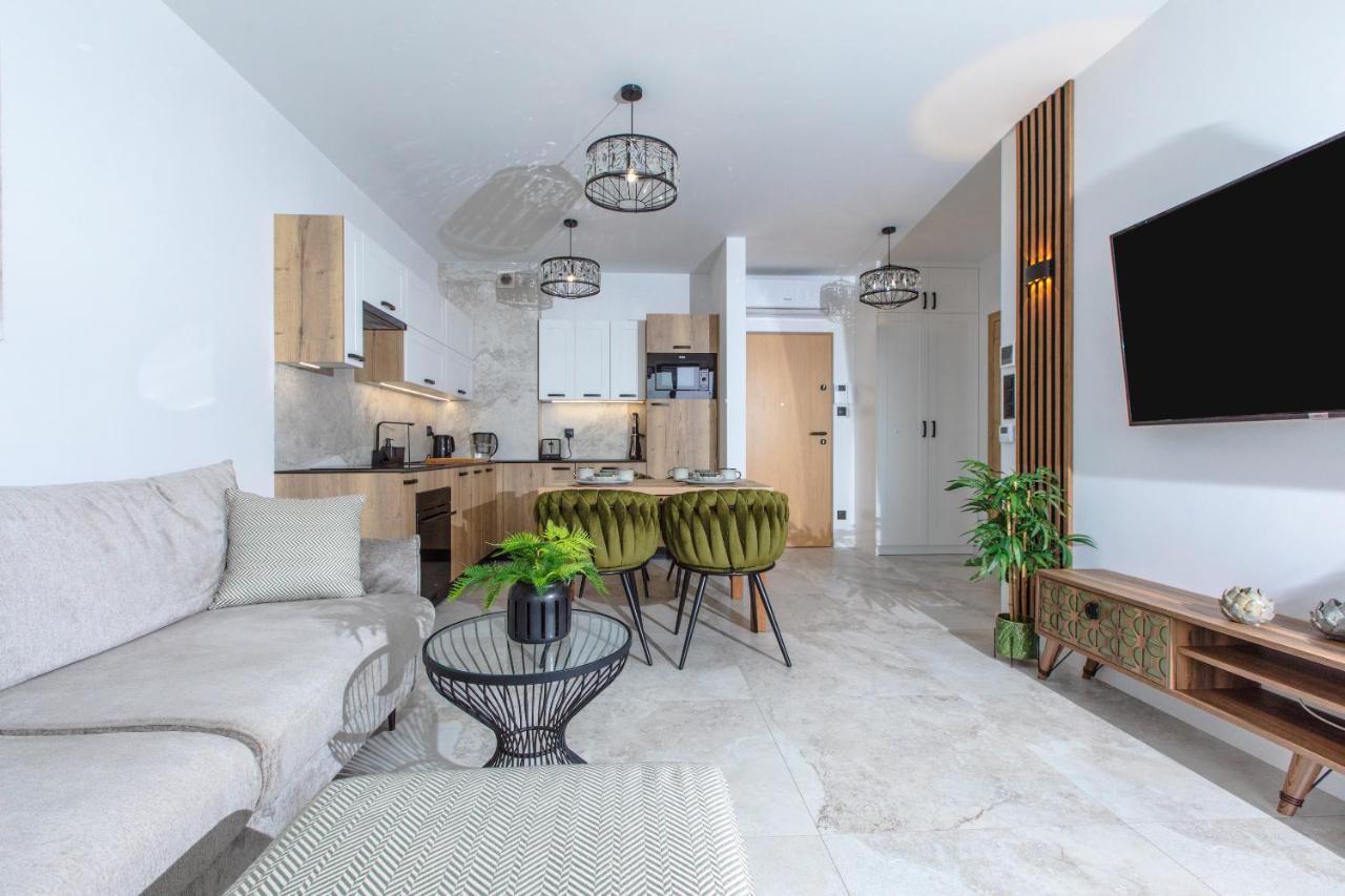 Hevenia 3 Apartment Rewal